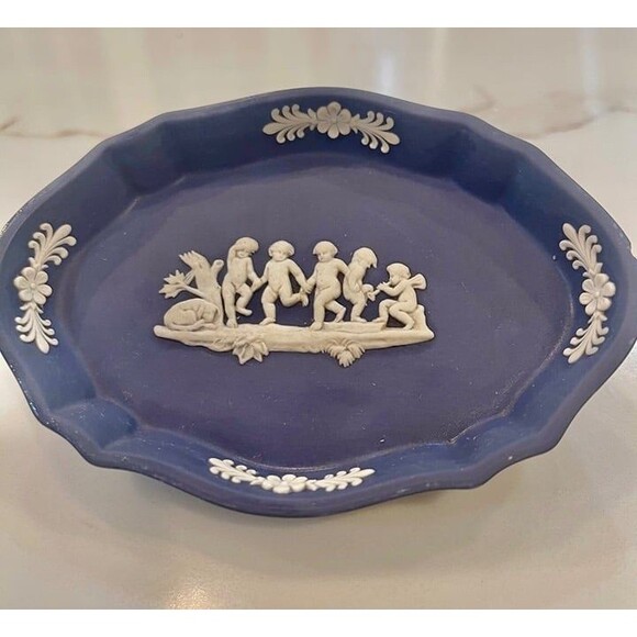 Small Wedgwood tray - Picture 1 of 3